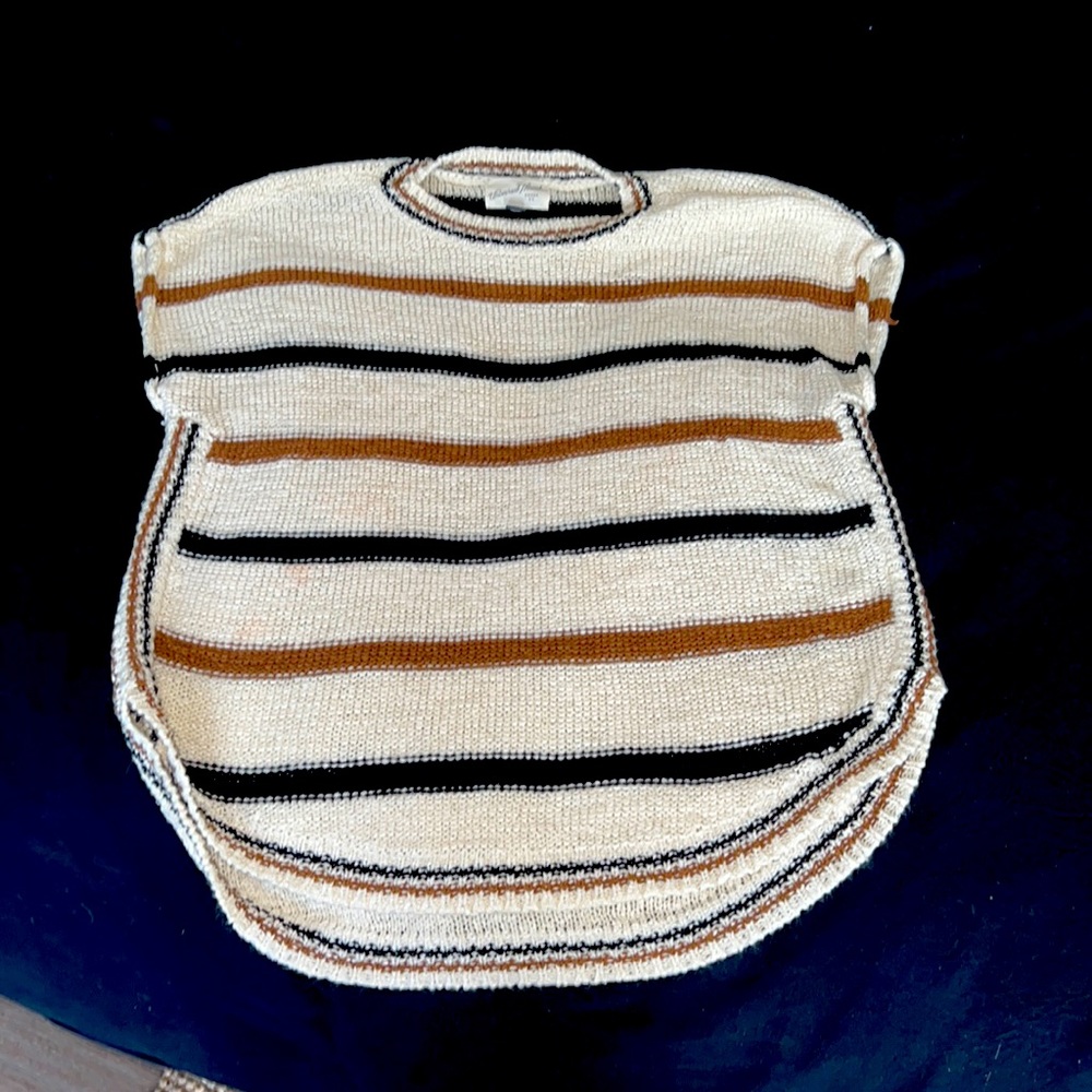 Universal Thread Woven top
